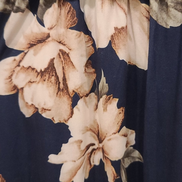 Faux wrap maxi maternity dress - Picture 7 of 8